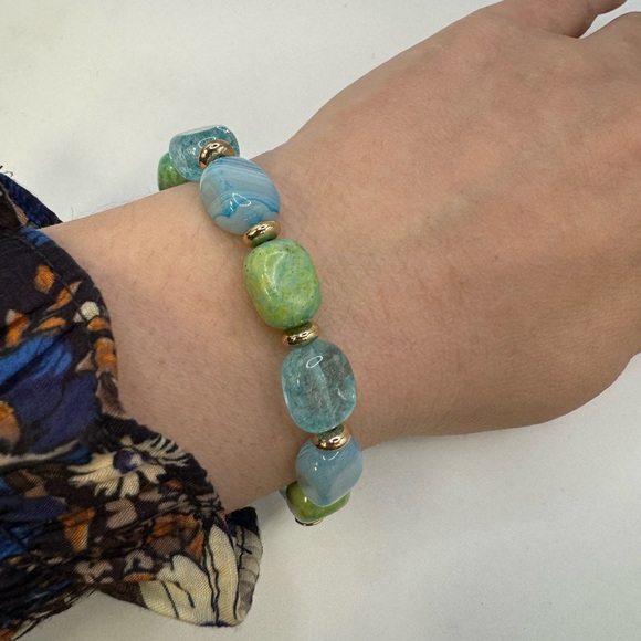 Lola Rose multicolored adjustable length bracelet with green and blue hues - Picture 2 of 11